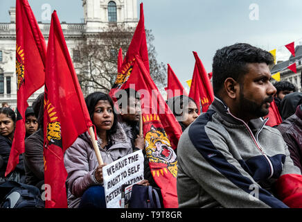Am zehnten Jahrestag, Tamilen versammeln sich in London den Völkermord von 2009, als die tamilischen Menschen waren an den Händen des srilankischen Militärs massakriert zu erinnern. Über 140.000 tamilischen Menschen wurden vermisst. Stockfoto