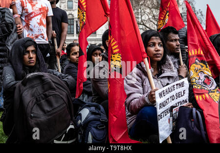 Am zehnten Jahrestag, Tamilen versammeln sich in London den Völkermord von 2009, als die tamilischen Menschen waren an den Händen des srilankischen Militärs massakriert zu erinnern. Über 140.000 tamilischen Menschen wurden vermisst. Stockfoto