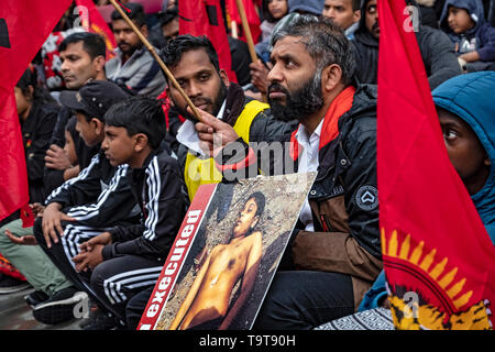 Am zehnten Jahrestag, Tamilen versammeln sich in London den Völkermord von 2009, als die tamilischen Menschen waren an den Händen des srilankischen Militärs massakriert zu erinnern. Über 140.000 tamilischen Menschen wurden vermisst. Stockfoto