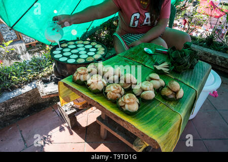 Kochen für Süßes und Herzhaftes vom Grill Coconut-Rice Hotcakes für kanom Krok manchmal aber mit Kokosnuss Reiskuchen, thailändische Kokos Pudding auch. Tha Stockfoto