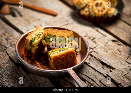 Arabisch Dessert mit Pistazien Kadayif Stücke Nahaufnahme Stockfoto