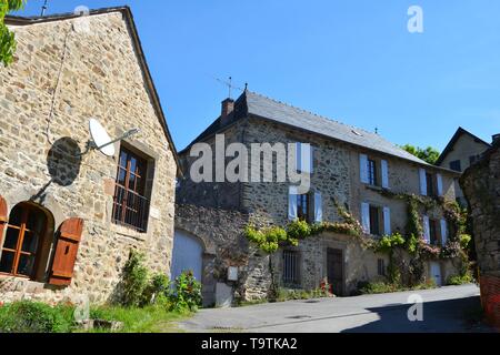 Die malerischen Gassen von Najac, eines der schönsten Dörfer Frankreichs. Stockfoto