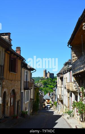 Die malerischen Gassen von Najac, eines der schönsten Dörfer Frankreichs. Stockfoto