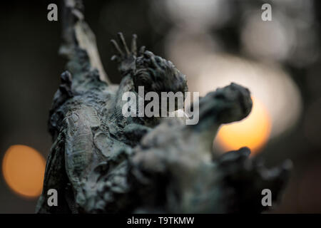 Statue von Tänzern bei Sonnenuntergang mit sfonso Bokeh Stockfoto