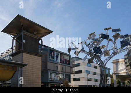 BRISTOL, Großbritannien - 14. Mai: Energie baum Skulptur im Millennium Squarel Bristol am 14. Mai 2019 Stockfoto