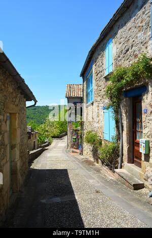 Die malerischen Gassen von Najac, eines der schönsten Dörfer Frankreichs. Stockfoto