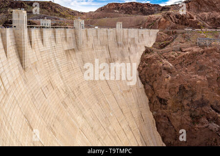 Hoover Dam, einen konkreten Bogen - Staumauer auf der Nevada und Arizona Grenze entfernt, eine Touristenattraktion. USA Stockfoto