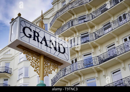 Zeichen vor dem Grand Hotel in Brighton, East Sussex, Großbritannien Stockfoto