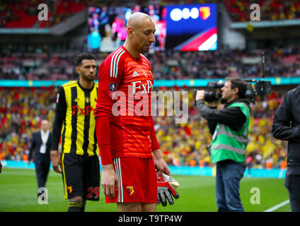 Watford Torwart Heurelho Gomes sieht niedergeschlagen nach dem FA Cup Finale im Wembley Stadion, London. Stockfoto