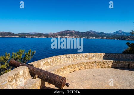 Alte Kanone cannon Überhang der Marine Reserve des Malgrats Inseln Nordwesten der Insel Palma de Mallorca Stockfoto