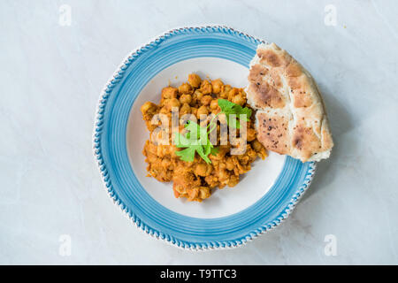 Chole oder Chana Masala oder pikant Kichererbsen ist traditionell Nordindische Hauptgericht Rezept und in der Regel mit bhature oder Roti/Naan serviert. Ökologische Lebensmittel. Stockfoto