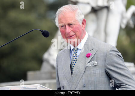 Der Prinz von Wales bei der Rede während eines Besuchs in Powerscourt House und Gärten in Bray, Co Wicklow, am ersten Tag ihres Besuchs in Irland. Stockfoto