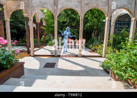 London, Großbritannien. 20 Mai, 2019. Ein Modell in Wedwood Blue auf der Wedgwood zeigen Garten - Drücken Sie die Taste Vorschau Tag an der RHS Chelsea Flower Show. Credit: Guy Bell/Alamy leben Nachrichten Stockfoto