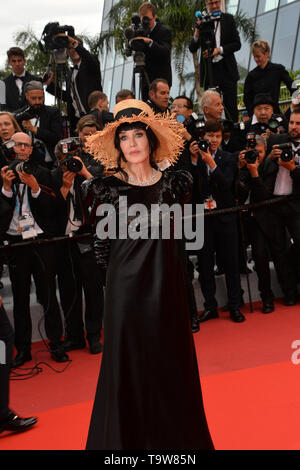 Cannes, Frankreich. 20 Mai, 2019. CANNES, Frankreich. Mai 20, 2019: Isabelle Adjani bei der Gala Premiere für "La Belle Epoque" am Festival de Cannes. Foto: Paul Smith/Alamy leben Nachrichten Stockfoto