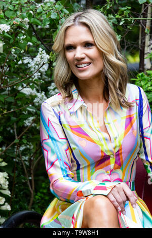 London, Großbritannien. 20. Mai 2019. Charlotte Hawkins in der hohen Wartung Garten - Motoneurone Association. Drücken Sie Tag im 2019 RHS Chelsea Flower Show. Foto: Bettina Strenske/Alamy leben Nachrichten Stockfoto