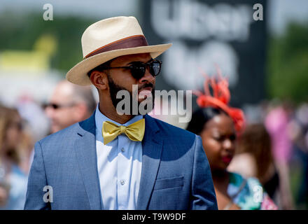 Baltimore, Maryland, USA. 18 Mai, 2019. : Szenen aus rund um die Strecke am "Alten Berg" als Fans Preakness Tag am Pimlico Race Course. Credit: Csm/Alamy leben Nachrichten Stockfoto