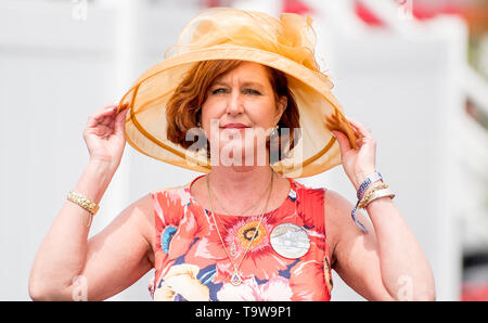 Baltimore, Maryland, USA. 18 Mai, 2019. : Szenen aus rund um die Strecke am "Alten Berg" als Fans Preakness Tag am Pimlico Race Course. Credit: Csm/Alamy leben Nachrichten Stockfoto