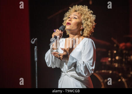 London, Großbritannien. 20 Mai, 2019. London, Großbritannien. Montag, 20. Mai 2019. Emeli Sandé Durchführung der 'Realität' Album Showcase an der Sadler Wells Theatre, Kredit: Jason Richardson/Alamy leben Nachrichten Stockfoto