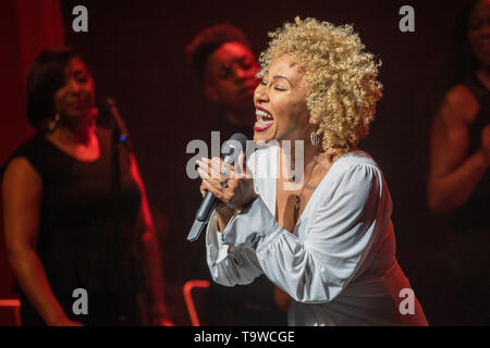 London, Großbritannien. 20 Mai, 2019. London, Großbritannien. Montag, 20. Mai 2019. Emeli Sandé Durchführung der 'Realität' Album Showcase an der Sadler Wells Theatre, Kredit: Jason Richardson/Alamy leben Nachrichten Stockfoto