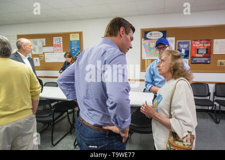 Burlington, Iowa, USA. 20 Mai, 2019. Kalifornien 15. Bezirk Kongressabgeordnete und Präsidentschaftskandidat Eric swalwell an der IBEW Union Halle Burlington, Iowa, USA geworben. Credit: Keith Turrill/Alamy leben Nachrichten Stockfoto