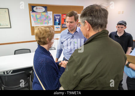 Burlington, Iowa, USA. 20 Mai, 2019. Kalifornien 15. Bezirk Kongressabgeordnete und Präsidentschaftskandidat Eric swalwell an der IBEW Union Halle Burlington, Iowa, USA geworben. Credit: Keith Turrill/Alamy leben Nachrichten Stockfoto