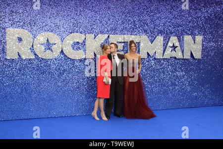 Christine Egerton, Taron Egerton und Emily Thomas nehmen an der UK Premiere von Rocketman im Odeon Luxe, Leicester Square Stockfoto