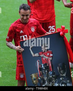 München, Deutschland. 18 Mai, 2019. firo: 18.05.2019, Fußball, 1.Bundesliga, Saison 2018/2019, FC Bayern München - Eintracht Frankfurt 5:1, Rafinha, Bayern München, München, München, FCB, halb Abbildung, | Nutzung der weltweiten Kredit: dpa/Alamy leben Nachrichten Stockfoto