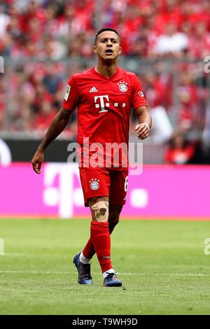München, Deutschland. 18 Mai, 2019. firo: 18.05.2019, Fußball, 1.Bundesliga, Saison 2018/2019, FC Bayern München - Eintracht Frankfurt 5:1 Thiago, Bayern München, München, München, FCB, ganze Zahl, | Nutzung der weltweiten Kredit: dpa/Alamy leben Nachrichten Stockfoto