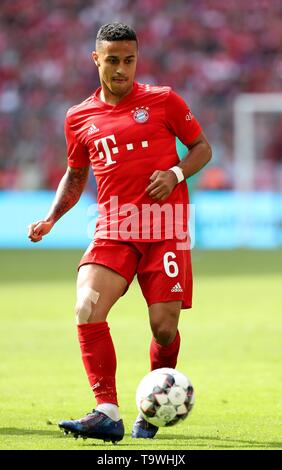 München, Deutschland. 18 Mai, 2019. firo: 18.05.2019, Fußball, 1.Bundesliga, Saison 2018/2019, FC Bayern München - Eintracht Frankfurt 5:1 Thiago, Bayern München, München, München, FCB, Single Action, | Nutzung der weltweiten Kredit: dpa/Alamy leben Nachrichten Stockfoto