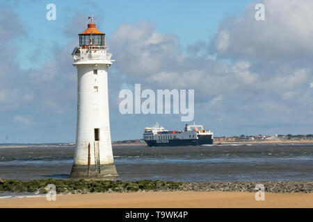 New Brighton, Wallasey. 21 Mai, 2019. UK Wetter: Hell und sonnig auf dem Wirral Riverside. Kredit; MediaWorldImages/AlamyLiveNews. Credit: MediaWorldImages/Alamy leben Nachrichten Stockfoto