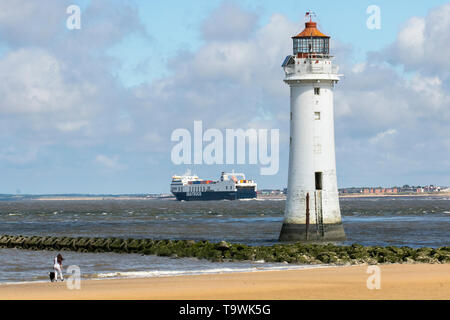 New Brighton, Wallasey. 21 Mai, 2019. UK Wetter: Hell und sonnig auf dem Wirral Riverside. Kredit; MediaWorldImages/AlamyLiveNews. Credit: MediaWorldImages/Alamy leben Nachrichten Stockfoto