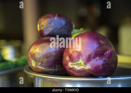 Nahaufnahme von frischen Auberginen oder Aubergine Aubergine Stockfoto