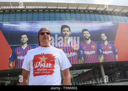 18. Mai 2019, Camp Nou, Barcelona, Spanien; Betfred Super League, Runde 15, Katalanen Drachen vs Wigan Warriors; Wigan Ventilatoren ankommen im Camp Nou Credit: Mark Cosgrove/News Bilder Stockfoto