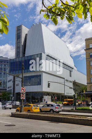 Whitney Museum von Renzo Piano, Säulenfreie Galerien, Meatpacking District, Lower Manhattan, Beginn der High Line, New York City, New York, USA. Stockfoto