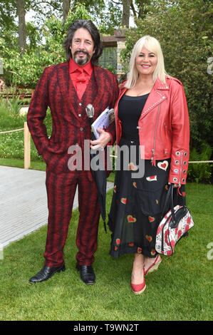 Foto muss Gutgeschrieben © Alpha Presse 079965 20/05/2019 Laurence und Jackie Llewelyn-Bowen an der RHS Chelsea Flower Show 2019 im Royal Hospital Chelsea in London Stockfoto