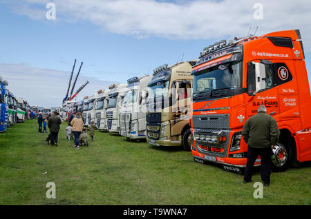 Llandudno, Großbritannien - 5. Mai 2019: Besucher der Llandudno Transport Festival 2019 genießen Sie die Displays und Exponate. Die Llantransfest ist in conjuncti gehalten Stockfoto