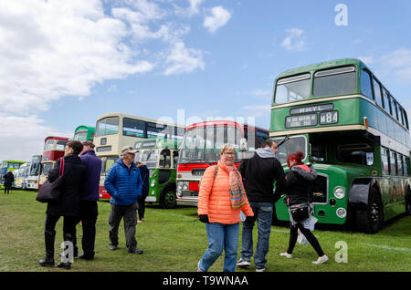 Llandudno, Großbritannien - 5. Mai 2019: Besucher der Llandudno Transport Festival 2019 genießen Sie die Displays und Exponate. Die Llantransfest ist in conjuncti gehalten Stockfoto