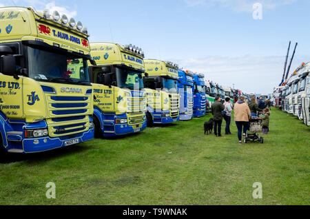 Llandudno, Großbritannien - 5. Mai 2019: Besucher der Llandudno Transport Festival 2019 genießen Sie die Displays und Exponate. Die Llantransfest ist in conjuncti gehalten Stockfoto