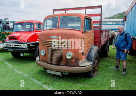 Llandudno, Großbritannien - 5. Mai 2019: Besucher der Llandudno Transport Festival 2019 genießen Sie die Displays und Exponate. Die Llantransfest ist in conjuncti gehalten Stockfoto