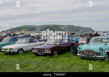 Llandudno, Großbritannien - 5. Mai 2019: Besucher der Llandudno Transport Festival 2019 genießen Sie die Displays und Exponate. Die Llantransfest ist in conjuncti gehalten Stockfoto