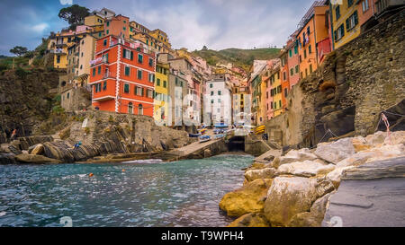 Dorf am Meer Manarola, Cinque Terre, La Spezia, Italien Stockfoto