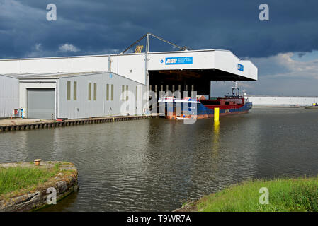 Schiff in Goole Docks, East Yorkshire, England UK entladen Stockfoto