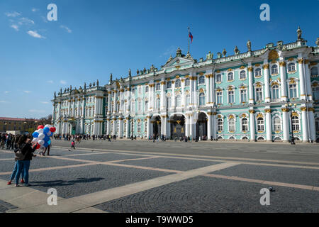 St. Petersburg, Russland, April 5, 2019. Eremitage am Schlossplatz in St. Petersburg, die zweitgrößte Art Museum in der Welt. Stockfoto