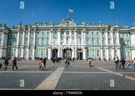 St. Petersburg, Russland, April 5, 2019. Eremitage am Schlossplatz in St. Petersburg, die zweitgrößte Art Museum in der Welt. Stockfoto