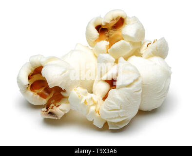 Frisches Popcorn auf weißem Hintergrund Stockfoto