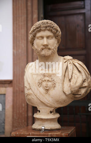 Kaiser Hadrian (76-138). Marmorbüste, 130-145 AD. Italica, Santiponce, Provinz Sevilla, Andalusien, Spanien. Das archäologische Museum von Sevilla. Andalus Stockfoto