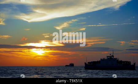 Schönen Fluss Sonnenuntergang im Padma Fluss von Bangladesch Stockfoto
