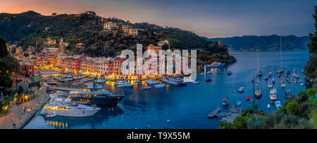 In Portofino, Golfo Paradiso, Provinz Genua, Riviera di Levante, Ligurien, Italien, Europa, Blick in Portofino, Genua, Riviera di Levan Suchen Stockfoto