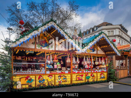 Weihnachtsmarkt in der Bismarckplatz in der Altstadt von Heidelberg, Heidelberg, Baden-Württemberg, Deutschland, Europa, Weihnachtsmarkt am Bismarckplatz in Stockfoto