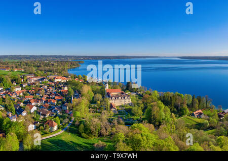 An der Berner Schilf im Pfaffenwinkel, Starnberger See, Bayern, Deutschland, Europa suchen, Blick in Bernried am Starnberger See, Bayern, Deutschland, Europ. Stockfoto